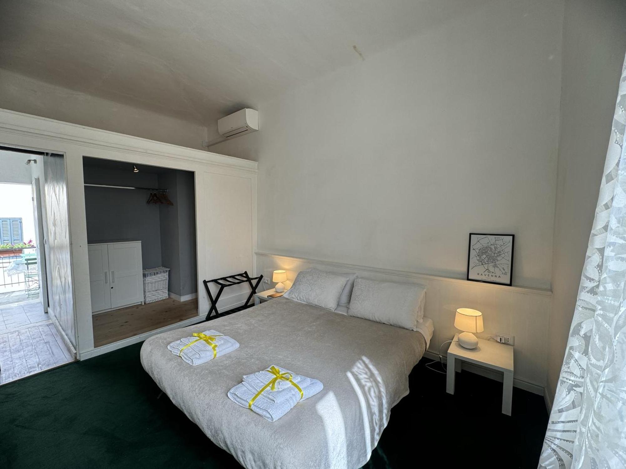 Maison Leone Apartment Равена Екстериор снимка